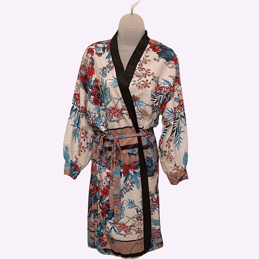 Vintage Women’s Camisa Kimono - one of a kind detailing, vibrant colors.